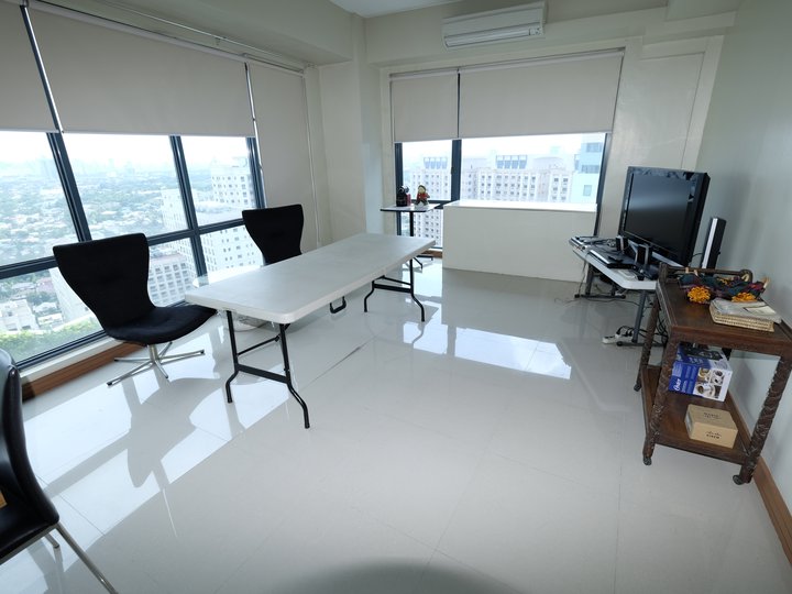 4 Bedroom corner condo unit at EastWood Parkview Tower 2