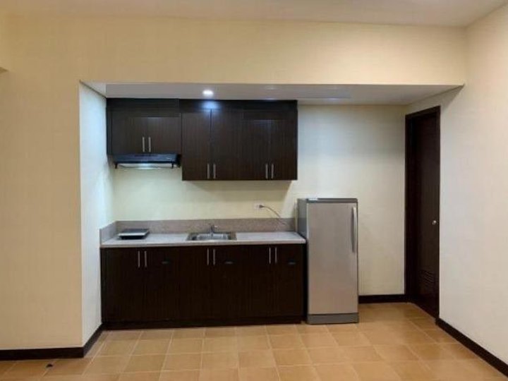 1 BEDROOM CONDO FOR SALE RENT TO OWN SAN LORENZO PLACE MAKATI