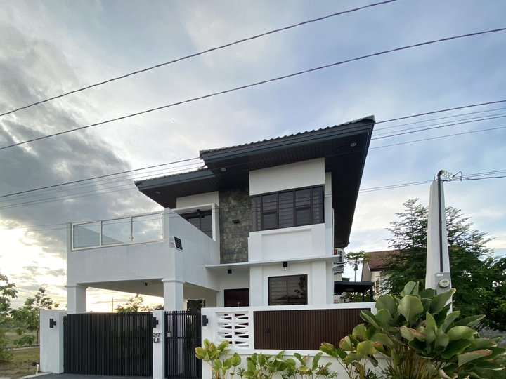 Pre-Owned House and Lot (Semi Furnished) in Lakeshore Mexico Pampanga