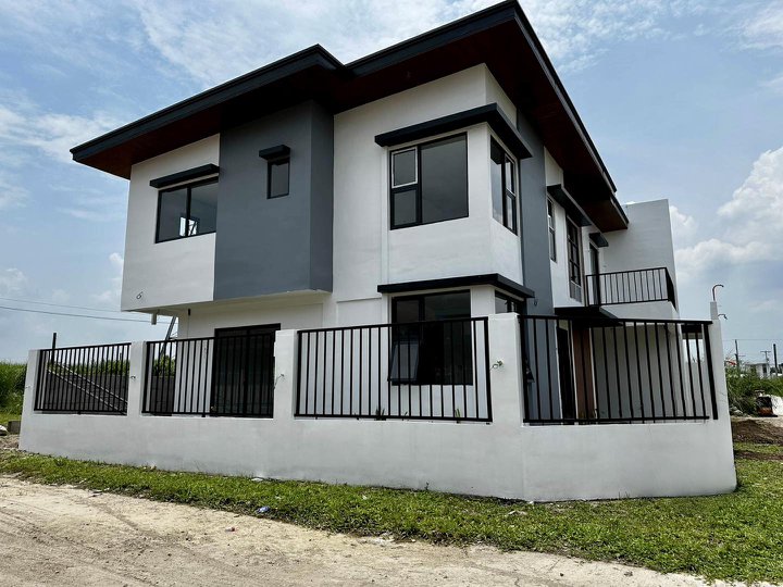 BRAND NEW MODERN HOUSE IN PAMPANGA BESIDE AMAIA SCAPES NEAR MARQUEE