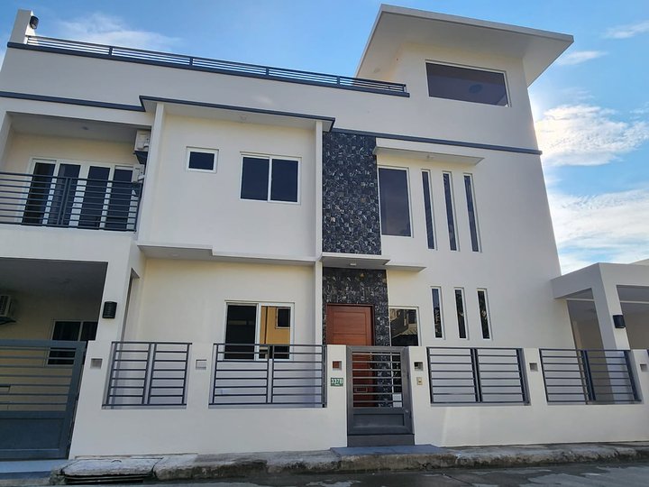 4-bedroom Single Detached House For Sale in Cebu City Cebu