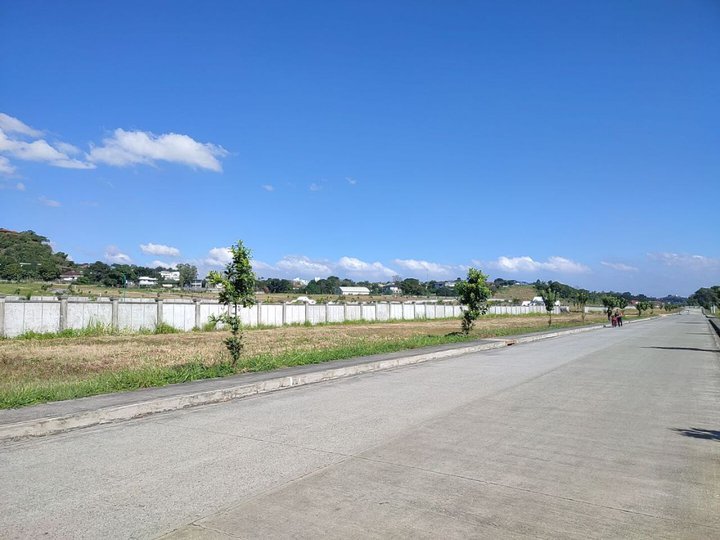 Lot for Sale in QC along Katipunan Extn. near Ateneo Acropolis Loyola