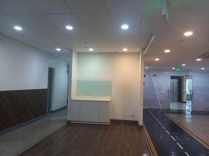 Office Space Rent Lease Fitted 382 sqm EDSA Mandaluyong City