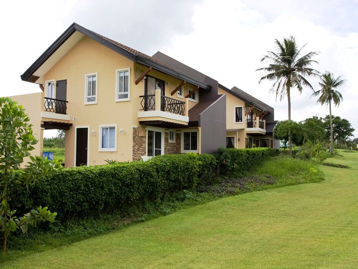 Golf Property House and Lot for Sale in Silang near Tagaytay [House and