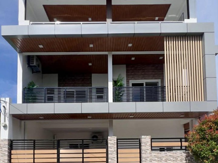 FOR SALE MODERN THREE STOREY HOUSE WITH ROOF DECK IN ANGELES CITY NEAR KOREAN TOWN AND CLARK