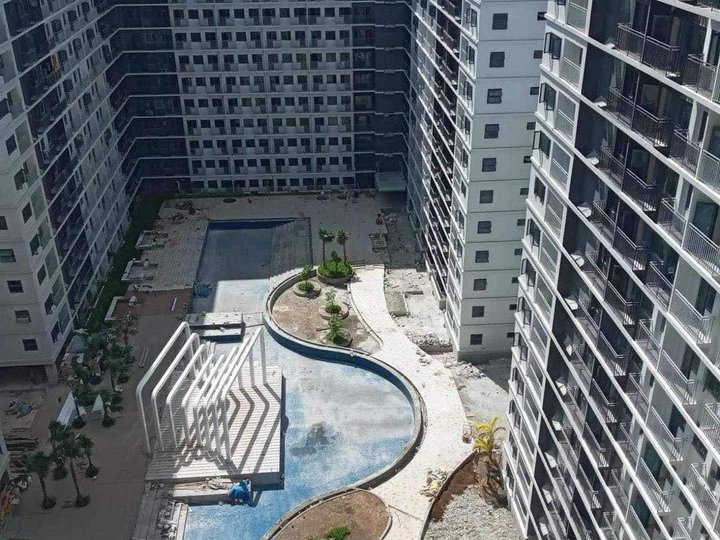 Shore 3, Pasay 1 Bedroom w/ balcony 28sqm  facing the swimming pool