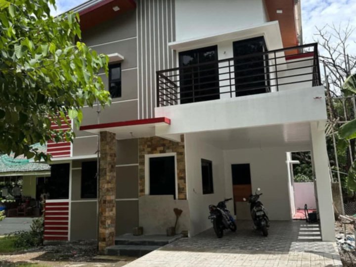 Pre-Owned 3-bedroom Single Attached House near beach For Sale in puerto galera