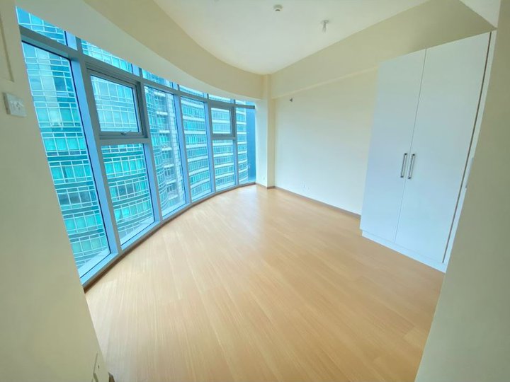 RFO 3-Bedroom Condo For Sale in BGC