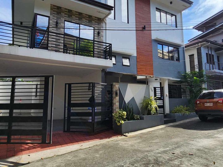 Ready for Occupancy 6-Bedroom Single Attached House For Sale in Commonwealth Quezon City