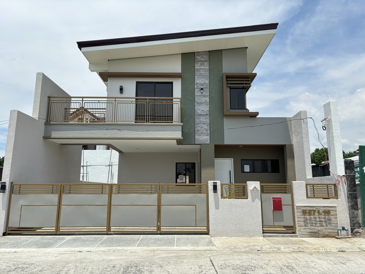 Single Detached House For Sale in Imus Cavite Grand ParkPlace Village