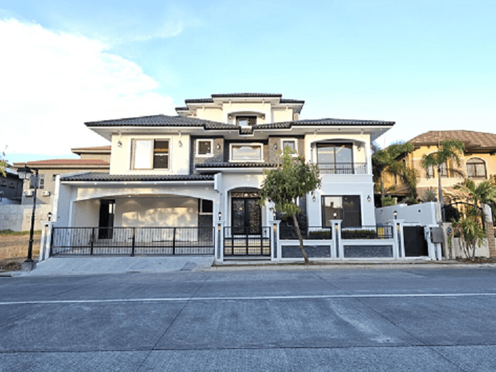 Brand new 6-Bedroom House for Sale in Portofino South Daang-Reyna Bacoor Cavite