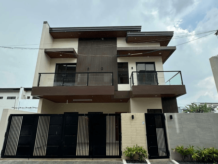 For Sale 2-Storey House and Lot in Greenwoods Cainta