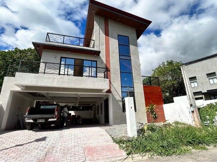 Modern House and Lot w/ Deeping Pool | Roofdeck w/ Mountainview - Kingsville Antipolo City