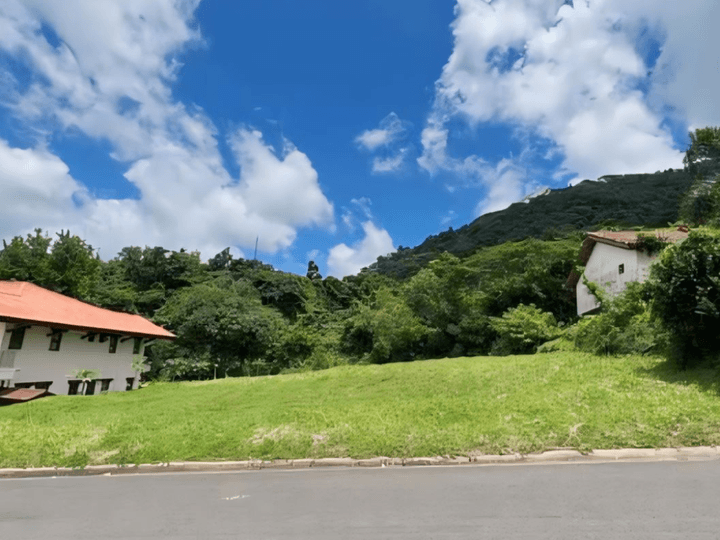 OVERLOOKING TAAL LAKE VIEW RESIDENTIAL LOT