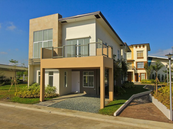 4-bedroom Single Attached House For Sale in General Trias Cavite