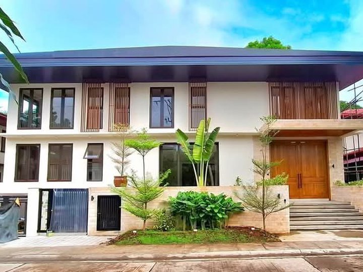 Stunning 2-Story Luxury Residence in Ayala Alabang