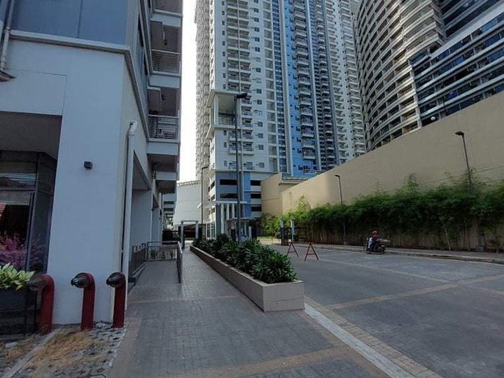Condominium along E. Rodriguez Avenue in Quezon City
