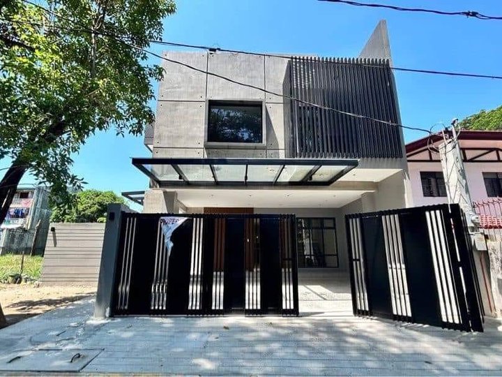 4-bedroom House For Sale in Quezon City / QC Metro Manila