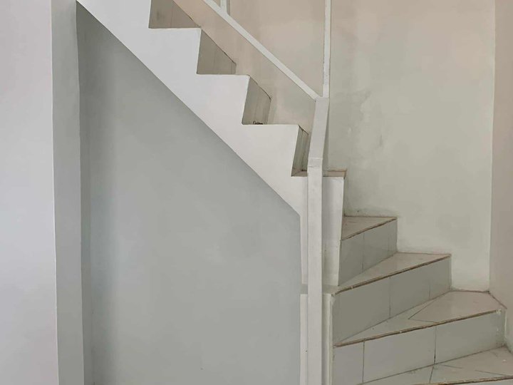 Pre-Owned 2 bedroom Rowhouse end lot for Sale in GMA, Cavite. Good location easy access.