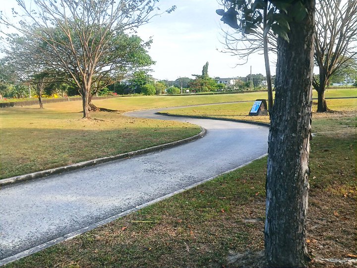 Beverly Place Golf, Residential and Business Estate 444 sqm Fairway Lot For Sale in Mexico Pampanga