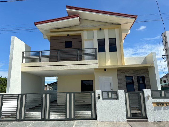 4-bedroom Single Attached House For Sale The GrandParkplace Imus Cavit