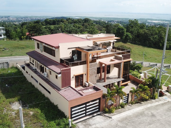 RUSH SALE! 8BR Single Detached House & Lot with an Overlooking View of Metro Manila & Laguna de Bay