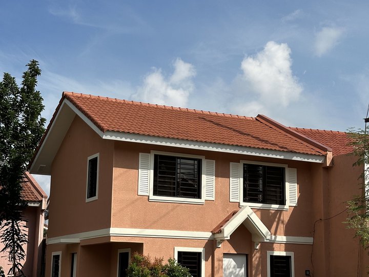 Pre-owned 4-bedroom house (corner lot) in Cerritos 1 Daang Hari Bacoor Cavite