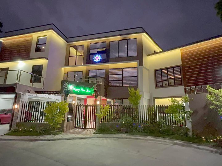 Pre-owned Modern 6 BR Home in Clark Manor Mabalacat City