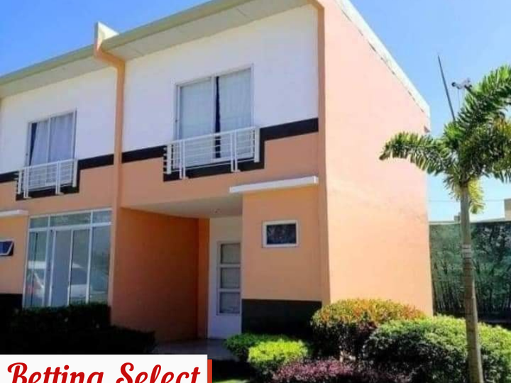 Bettina Select Premium Townhouse in the City of San Fernando