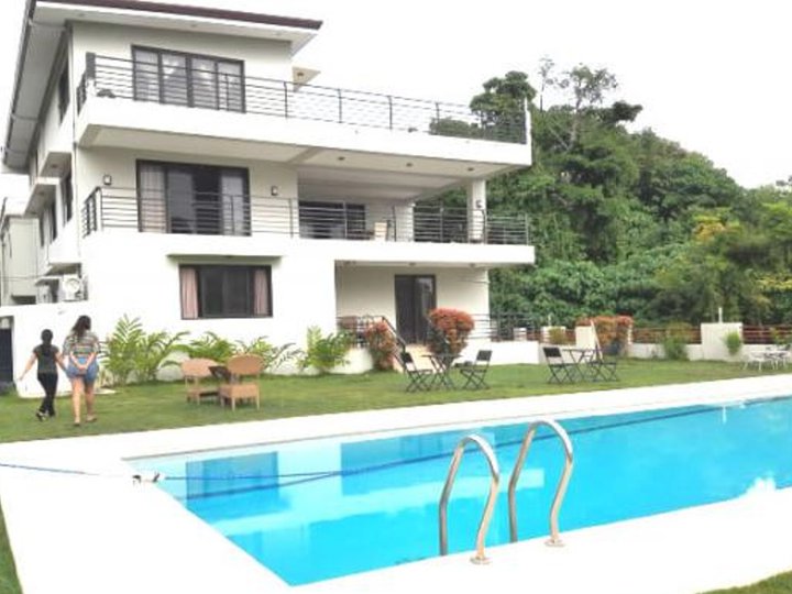 Resale Multi-Level 9 Bedrooms House w/ Pool Overlooking the Ocean in Maria Luisa Estate Park
