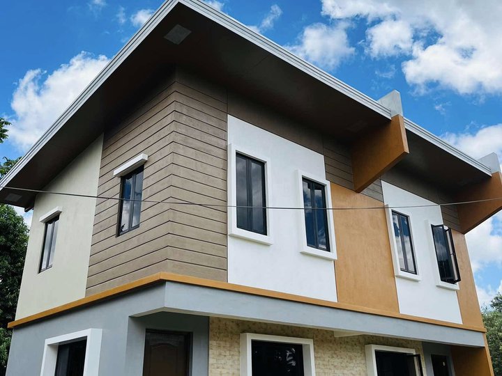 3-bedroom Townhouse For Sale in Mabini Batangas