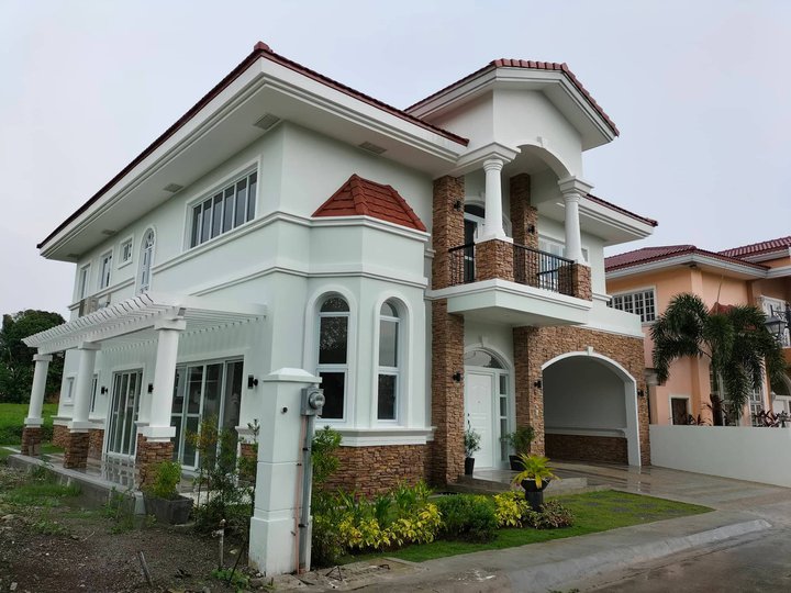 Luxury House and Lot in Versailles Alabang