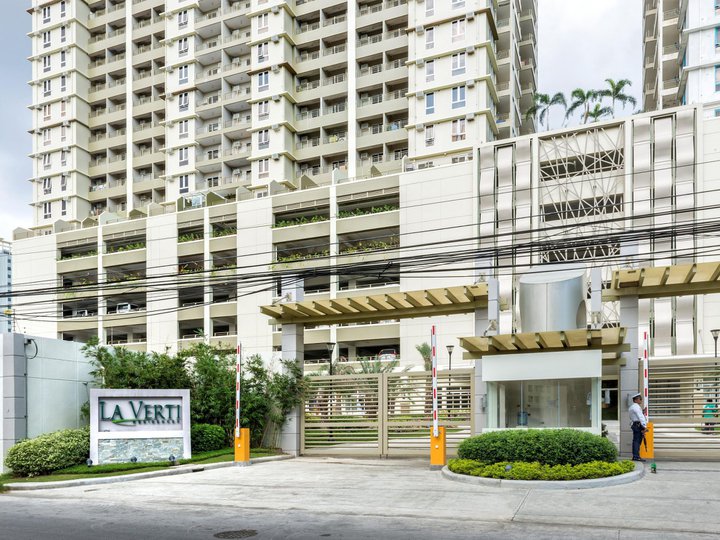 Fully-furnished Studio Condo for Sale in Stamford Residences