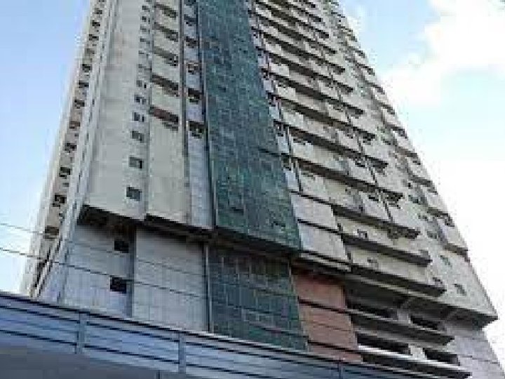 Foreclosed Condo in Victoria de Manila Loft Unit Taft Ave 2BR UBelt