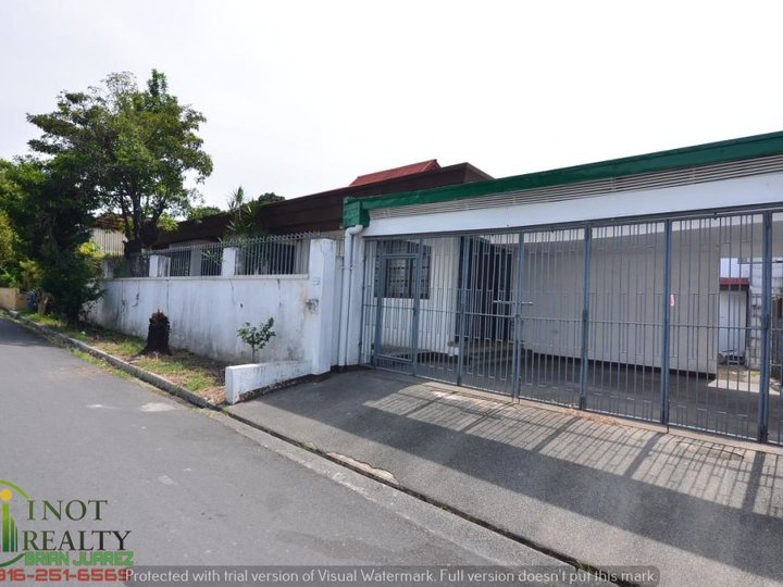 5 Bedrooms Bungalow House and Lot near in Robinson Place Las Pinas