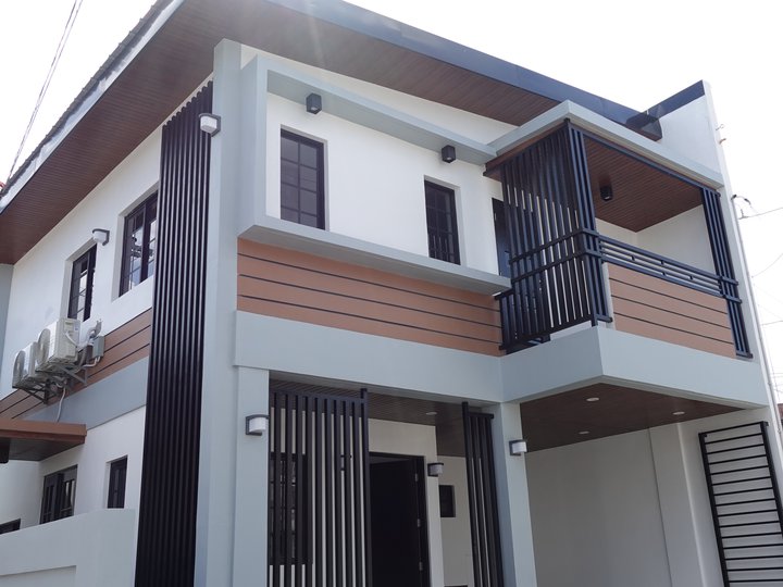 4-bedroom Single Attached House For Sale in Deparo Executive Villas Caloocan C1U2