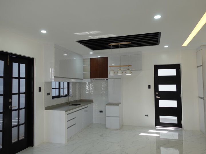 4-bedroom Single Attached House For Sale in Deparo Executive Villas Caloocan C1U3