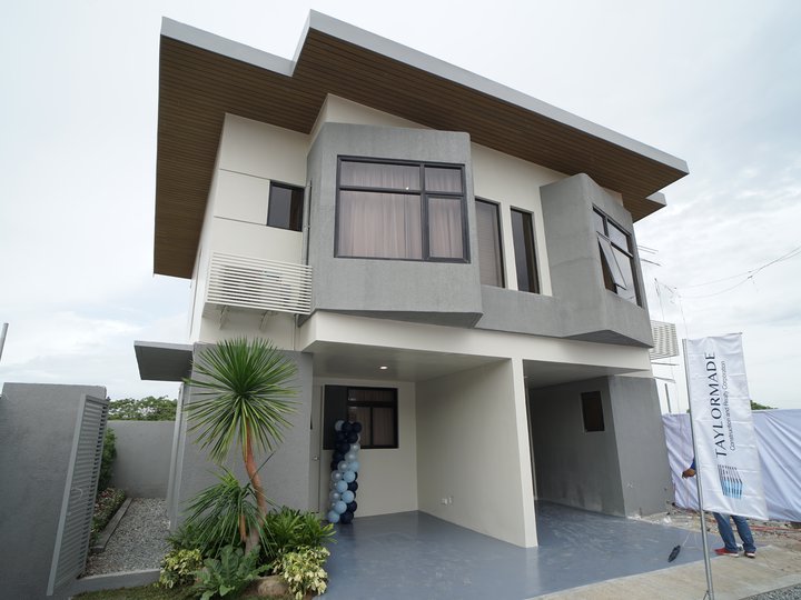 3-bedroom/2 Car garage Pre-selling Townhouse For Sale in Binangonan