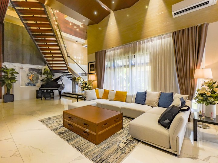 Classy and Luxurious Mansion in Multinational Paranaque For Sale