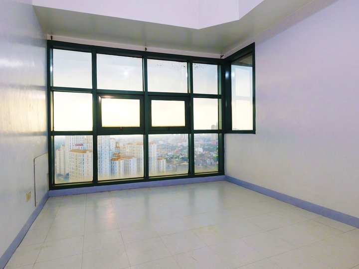 89.90 sqm Spacious 2BR Condo FOR RENT right along EDSA in Mandaluyong