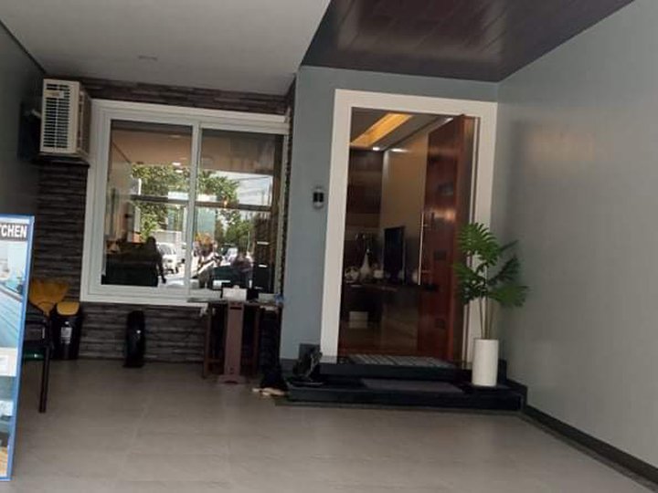3-Story Townhouse unit with Roofdeck for sale in UP Village QC