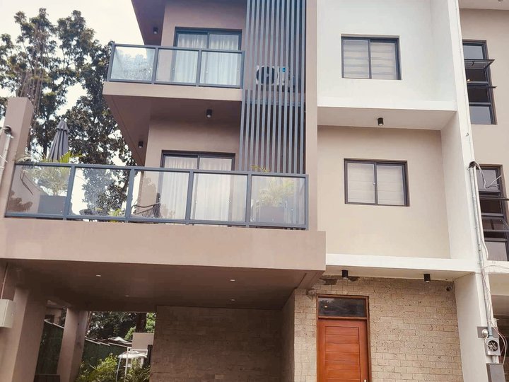 For Sale 4-Bedroom Townhouse in Fairview Quezon City / Quezon City Metro Manila