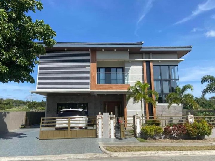 5BR House and Lot in Enclave Alabang