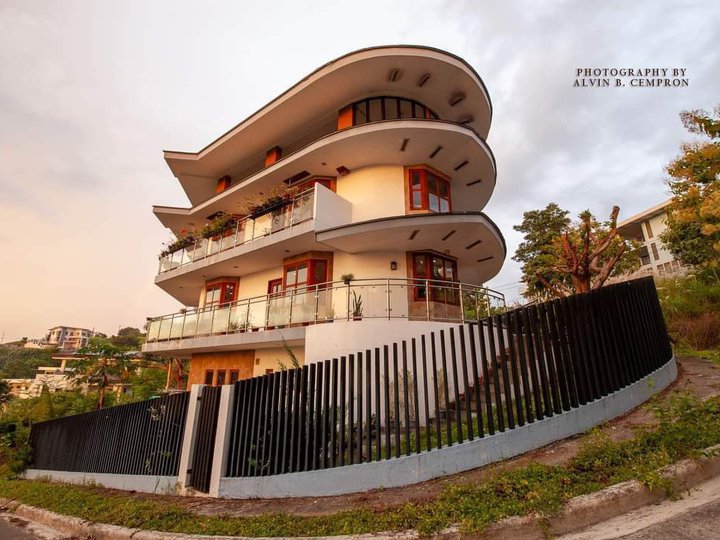 Bayview Modern White House For Sale in Teakwood Hills, Cagayan de Oro