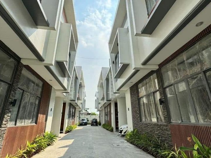 TOWNHOUSE Brand New - Edsa Munoz near SM North and Trinoma