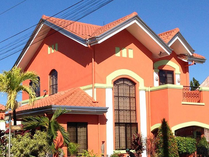 Corner lot House for Sale in La Joya Balibago Sta Rosa Laguna