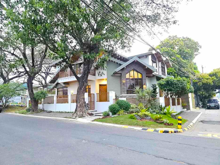 Corner lot House for Sale in BF Homes Paranaque City