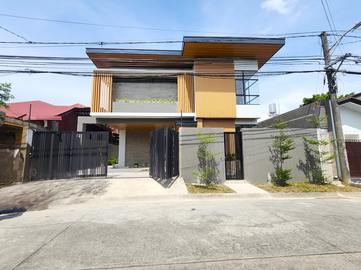 Brand new 5-Bedroom House for Sale in BF Resort Village Las Pinas City