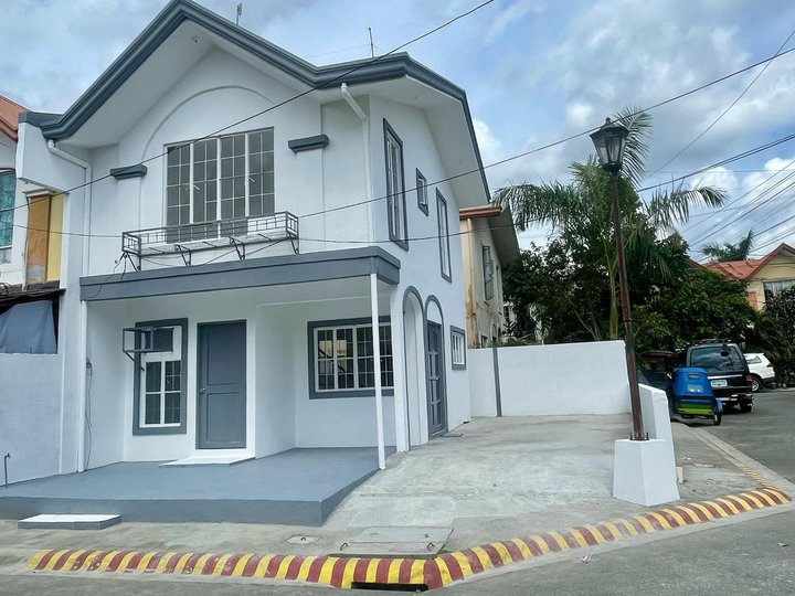 Corner lot House for Sale in Firenze Subd Buhay na Tubig Imus Cavite