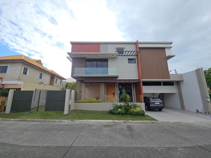 Brand new House with own Pool for Sale in BF Homes Paranaque City